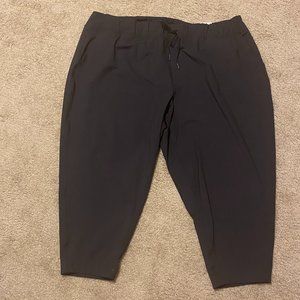 Livi Active Jogger Style Crop Pant Size 26/28